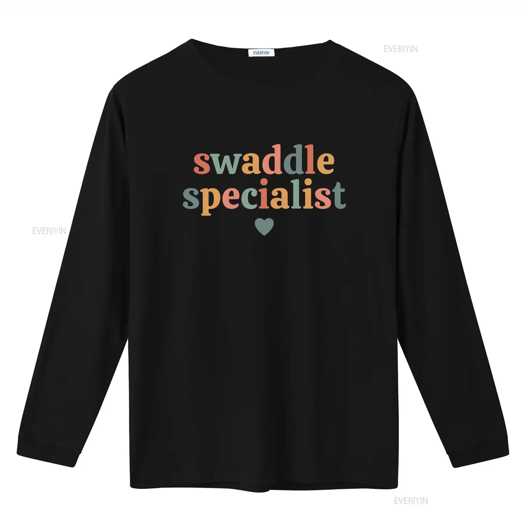 Camiseta Unissex Confortável V - Baby Nursery Nurse avaliação e preço
